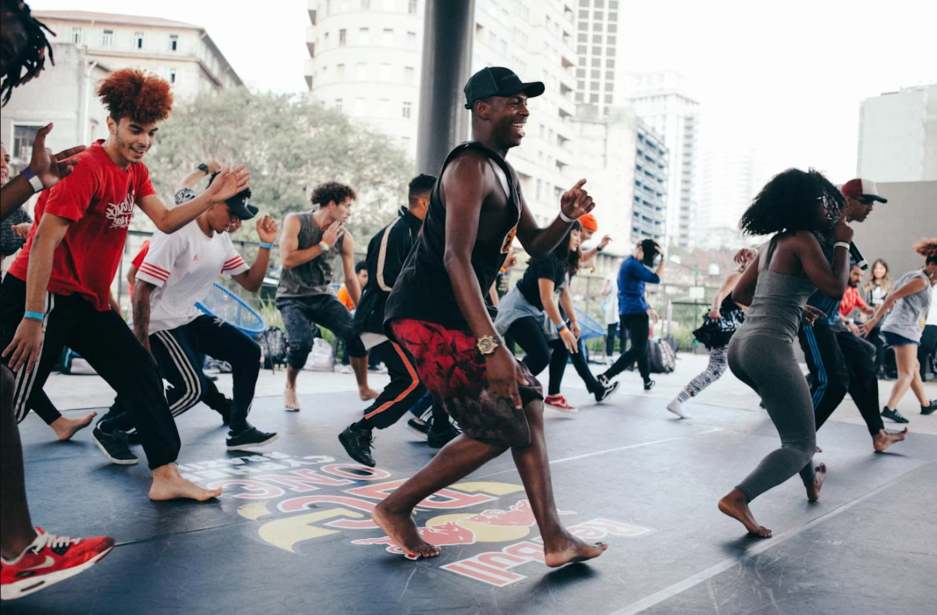 Dança Fluida e Improvisação: Corpo-Água como Expressão